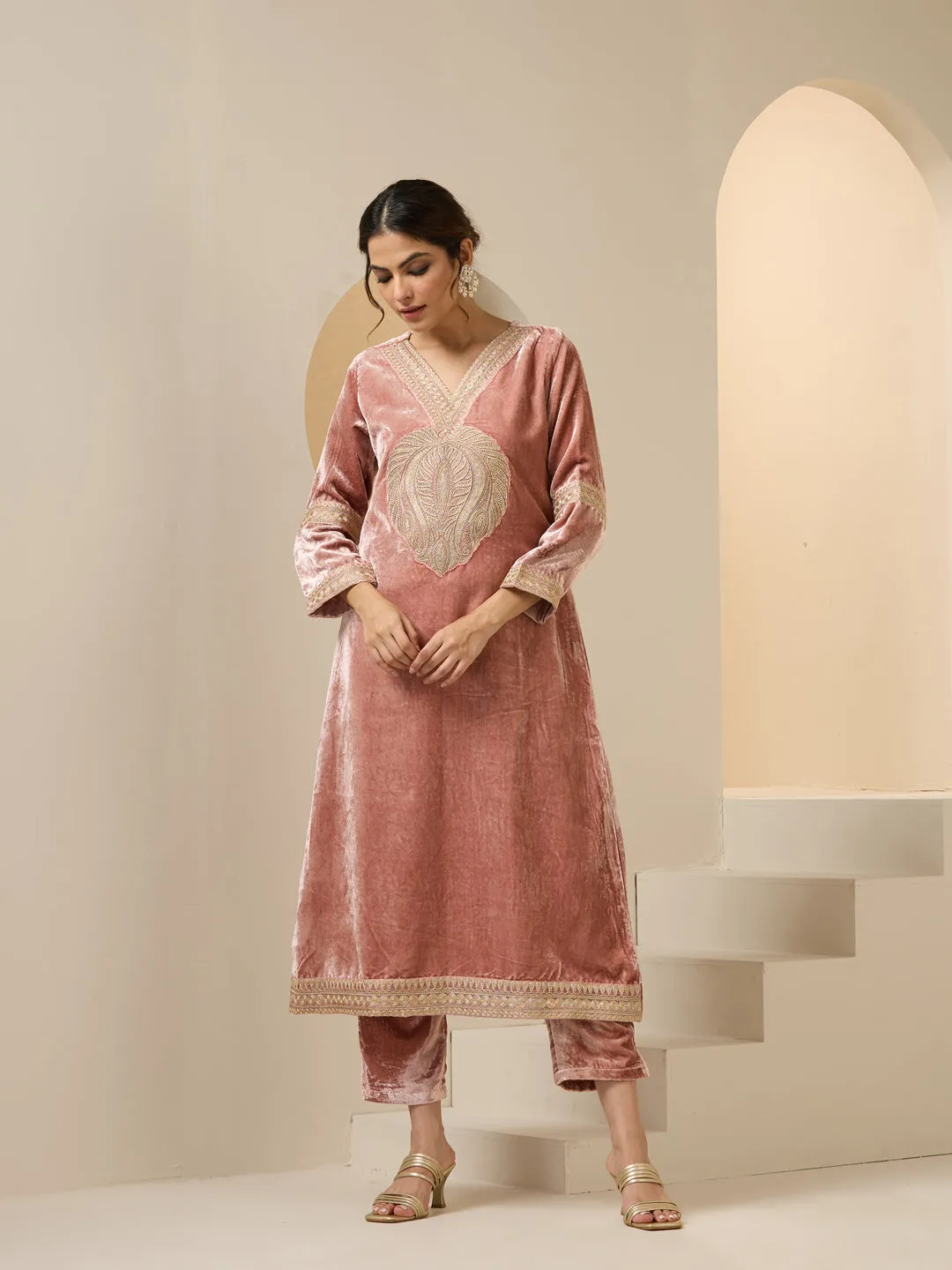 ISHIN Women pink Velvet 3pcs kurta set