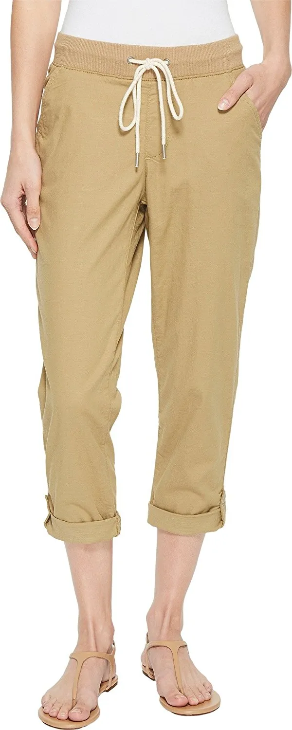 Levi's Women's Comfort Capris Comfy Harvest Gold